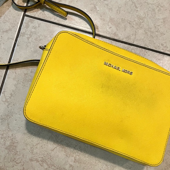 Michael Kors Jet Set Cross Body - Picture 2 of 5